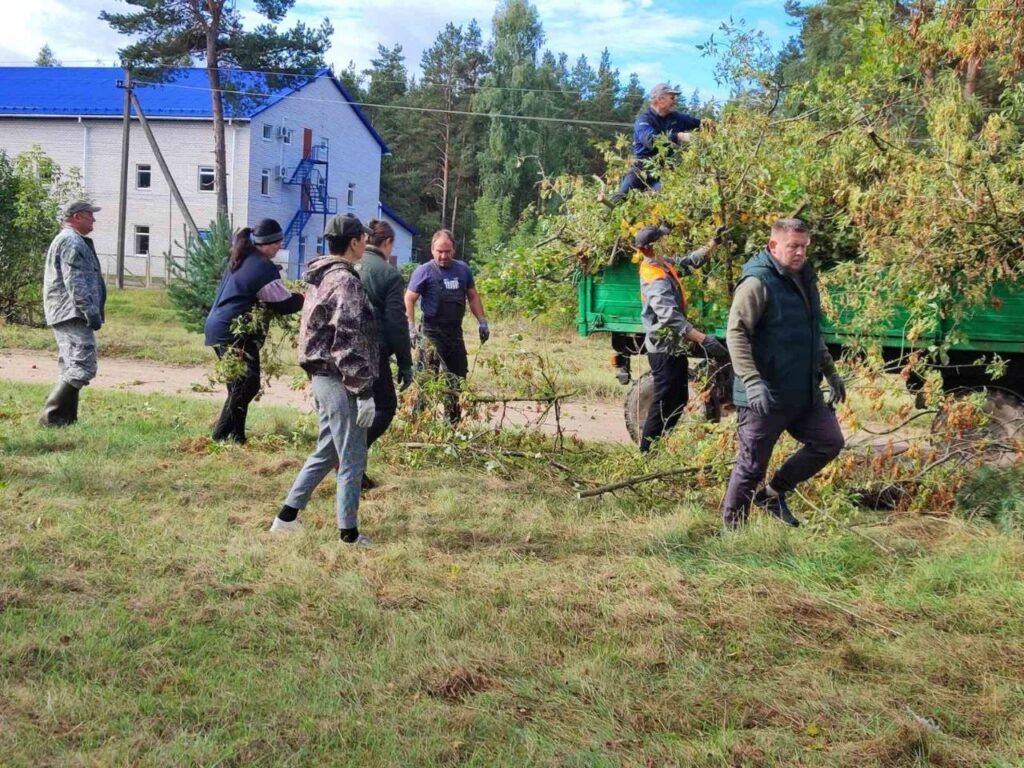 В Зеленом Бору накануне «Дожинок» прошел большой субботник