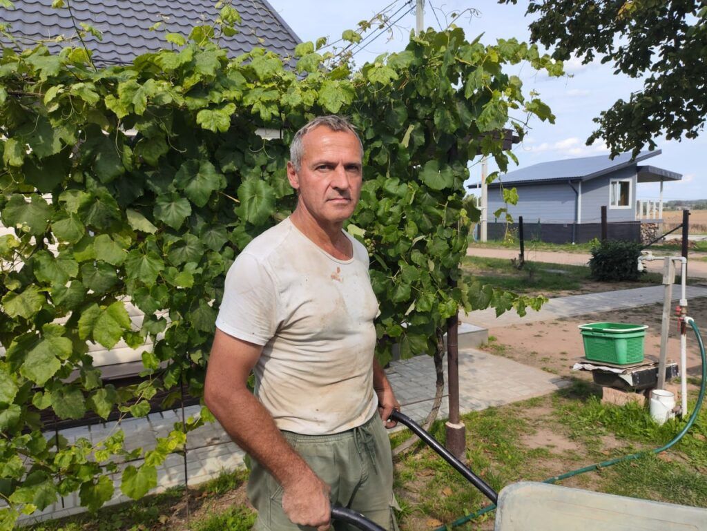 «Здесь прекрасно все». Рассказываем, почему житель столицы решил зимовать в Осово