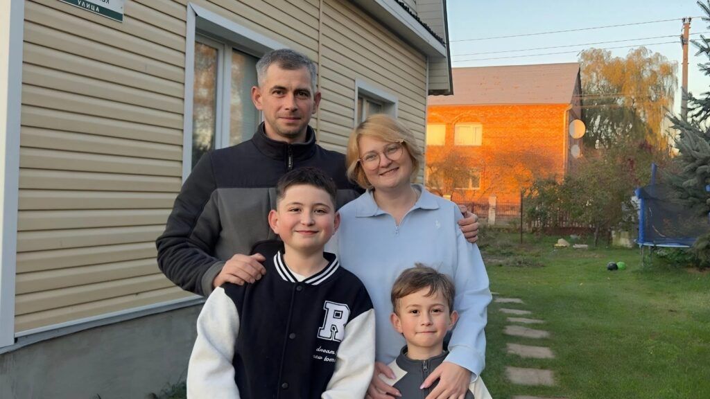 В День отца поговорили с папой-пограничником о домашнем тыле, верности Родине и простом семейном счастье