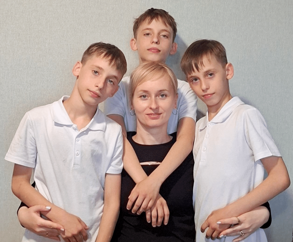Мама тройни из Смолевичей рассказала о любви, хаосе и доверии