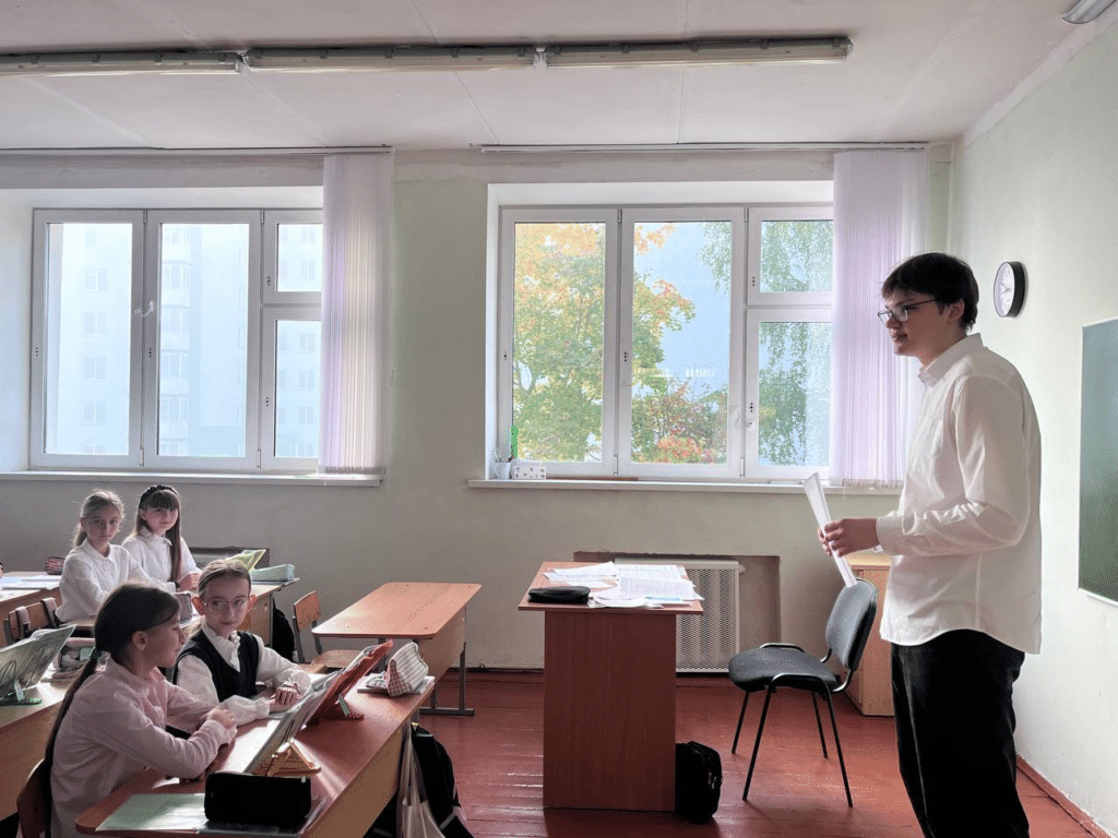 «Учителя, к доске!»: в Озерицкослободской школе власть на один день перешла к старшеклассникам